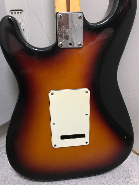 FENDER USA STRATCASTER standerd（ピアノ・楽器・PA機材）の商品画像 - 査定依頼日：2026年6月15日 - 最高査定価格：100,000円