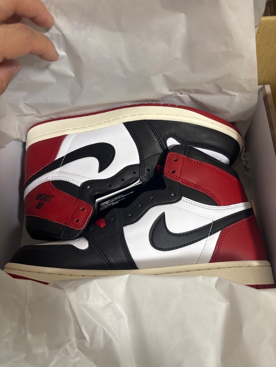AIR JORDAN 1 RETRO HIGH OG（古着・ファッション）の商品画像 - 査定依頼日：2026年10月13日 - 最高査定価格：10,000円
