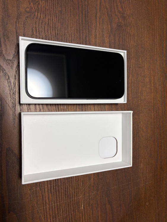 iPhone15 256GB ブラック（スマホ）の商品画像 - 査定依頼日：2025年12月17日 - 最高査定価格：61,000円