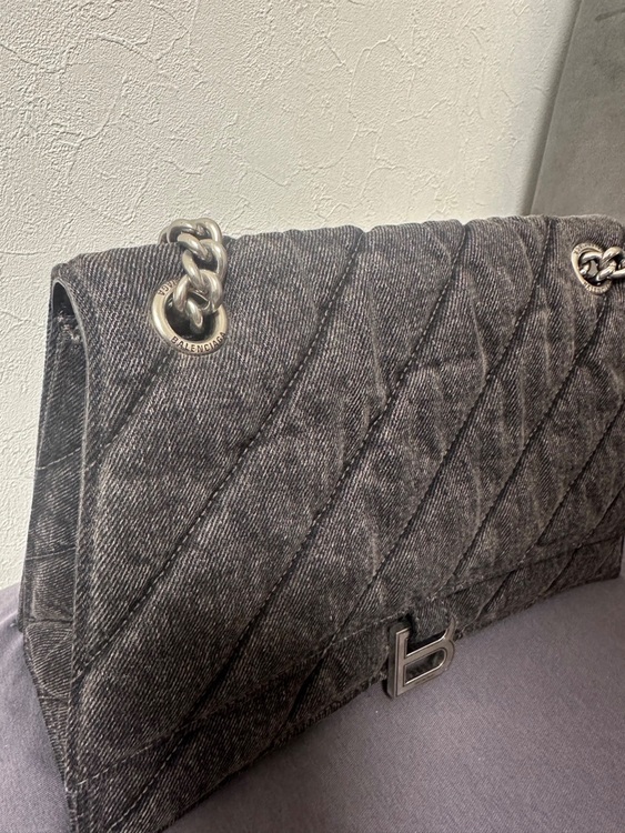ミディアム デニムチェーンショルダーバッグ グレー 716393（ブランドバッグ）の商品画像 - 査定依頼日：2025年11月7日 - 最高査定価格：100,000円