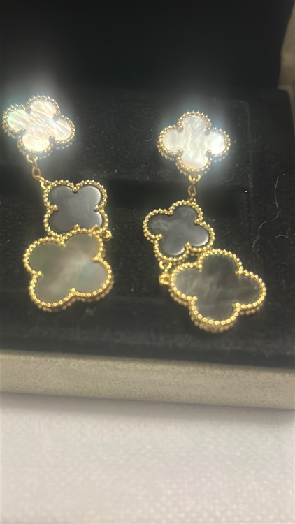 マジック アルハンブラ イヤリング、3モチーフ（金・貴金属）の商品画像 - 査定依頼日：2026年3月30日 - 最高査定価格：1,000,000円