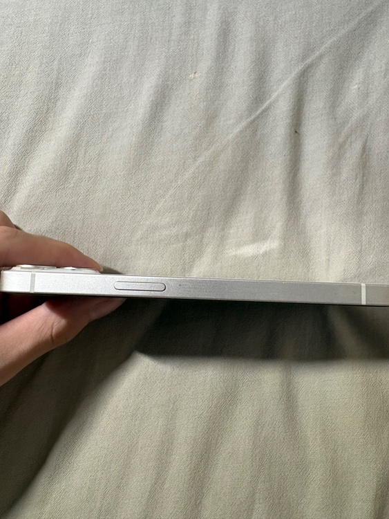 iPhone iPhone 13 128GB SIMフリー（スマホ）の商品画像 - 査定依頼日：2026年8月6日 - 最高査定価格：29,000円