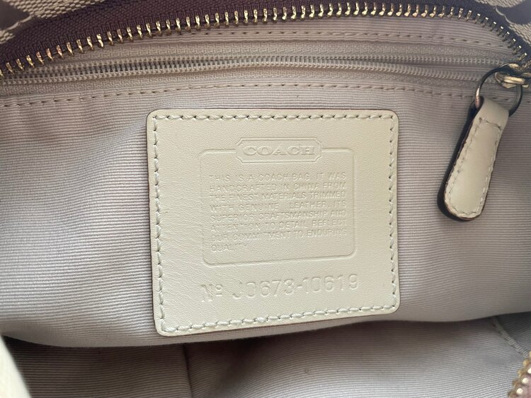 COACH コーチ シグネチャーショルダーバッグ 10619 肩掛け ベージュ系（ブランドバッグ）の商品画像 - 査定依頼日：2025年4月12日 - 最高査定価格：1,500円