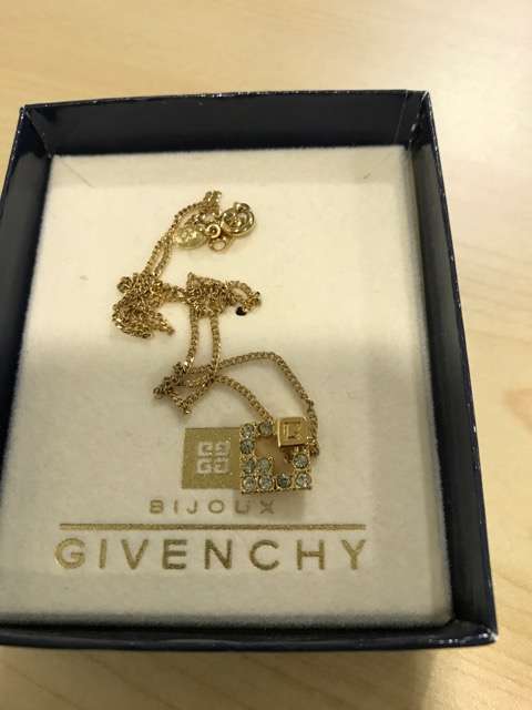 ジバンシー　ネックレス　ゴールド（金・貴金属）の商品画像 - 査定依頼日：2023年6月28日 - 最高査定価格：1,000円