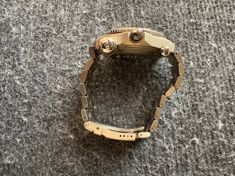 ブライトリング エマージェンシー （高級時計）の商品画像 - 査定依頼日：2025年2月23日 - 最高査定価格：150,000円