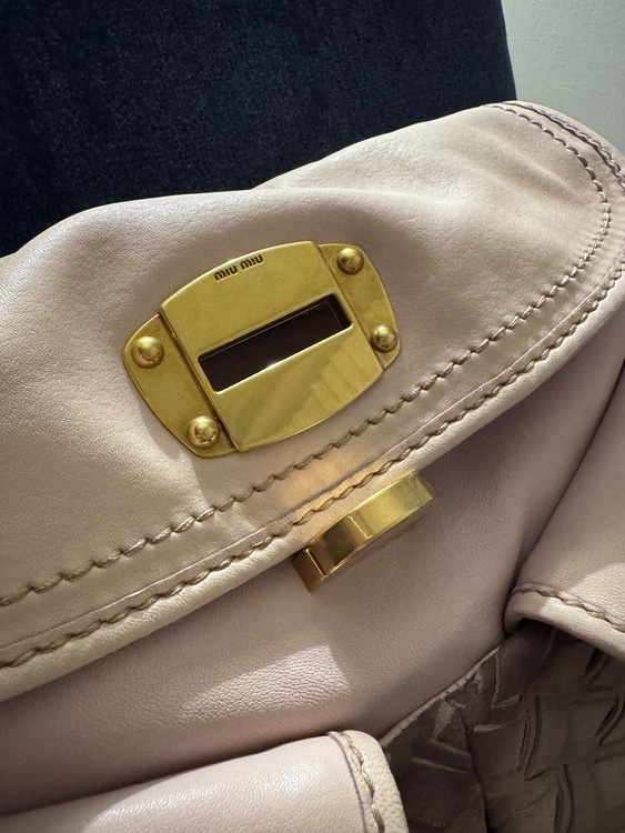 ミュウミュウ  （ブランドバッグ）の商品画像 - 査定依頼日：2025年12月14日 - 最高査定価格：33,000円