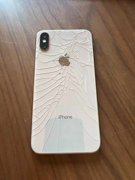 iPhoneXS 64GB docomo（スマホ）の商品画像 - 査定依頼日：2026年5月15日 - 最高査定価格：10,500円