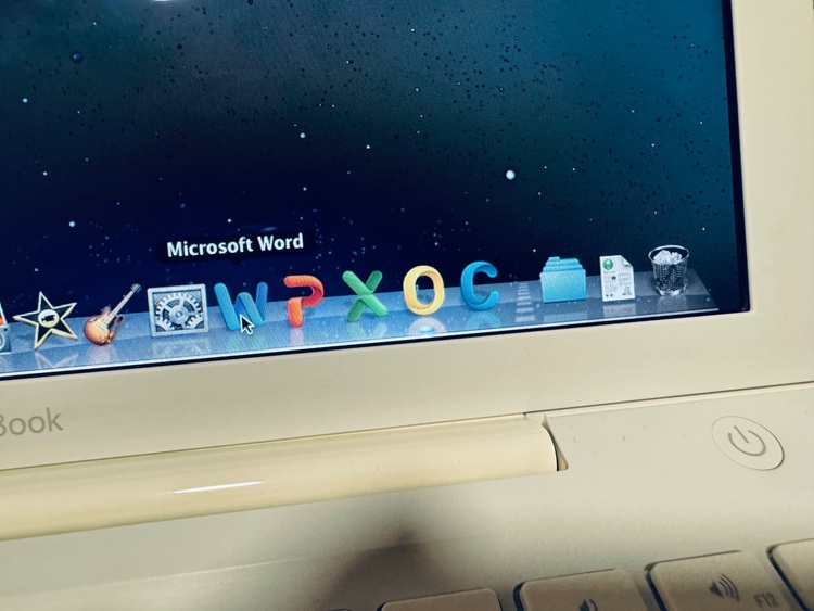 MacBook2008 early（PC・タブレット）の商品画像 - 査定依頼日：2025年11月4日 - 最高査定価格：3,000円