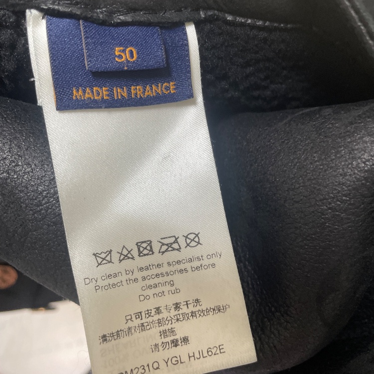 シアリングエンボスモノグラムレザージャケット（古着・ファッション）の商品画像 - 査定依頼日：2026年8月18日 - 最高査定価格：205,000円