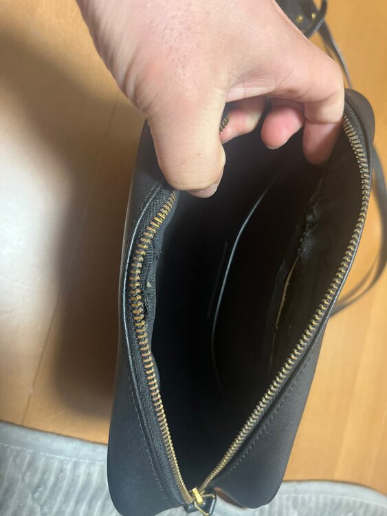 イブサンローラン  （ブランドバッグ）の商品画像 - 査定依頼日：2025年4月4日 - 最高査定価格：30,000円