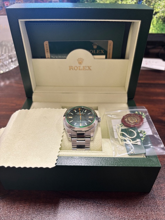 ロレックス ミルガウス 116400G（高級時計）の商品画像 - 査定依頼日：2025年8月5日 - 最高査定価格：1,350,000円