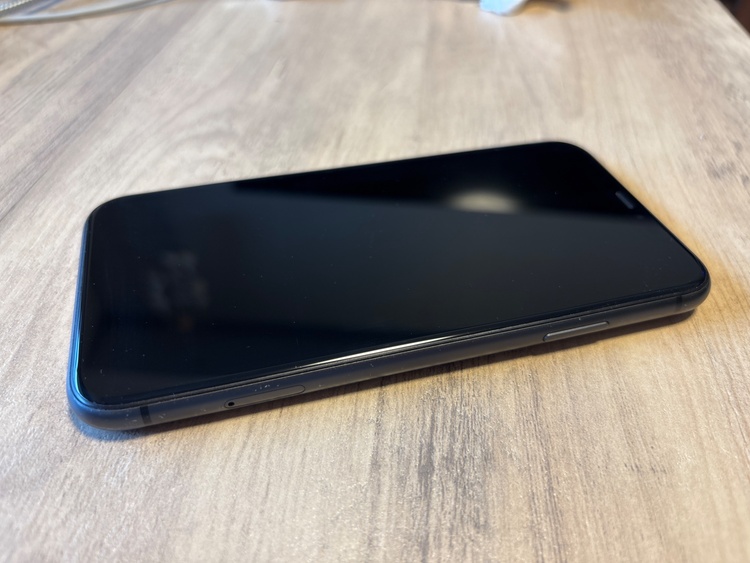 iPhone11 128GB au（スマホ）の商品画像 - 査定依頼日：2026年4月7日 - 最高査定価格：26,000円