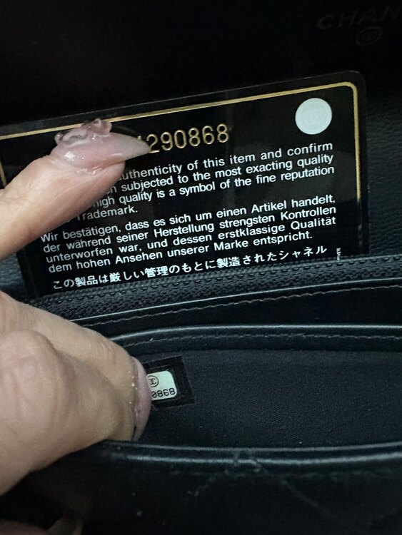 ボーイシャネル　長財布　ブラック（ブランド財布・小物）の商品画像 - 査定依頼日：2025年2月15日 - 最高査定価格：30,000円