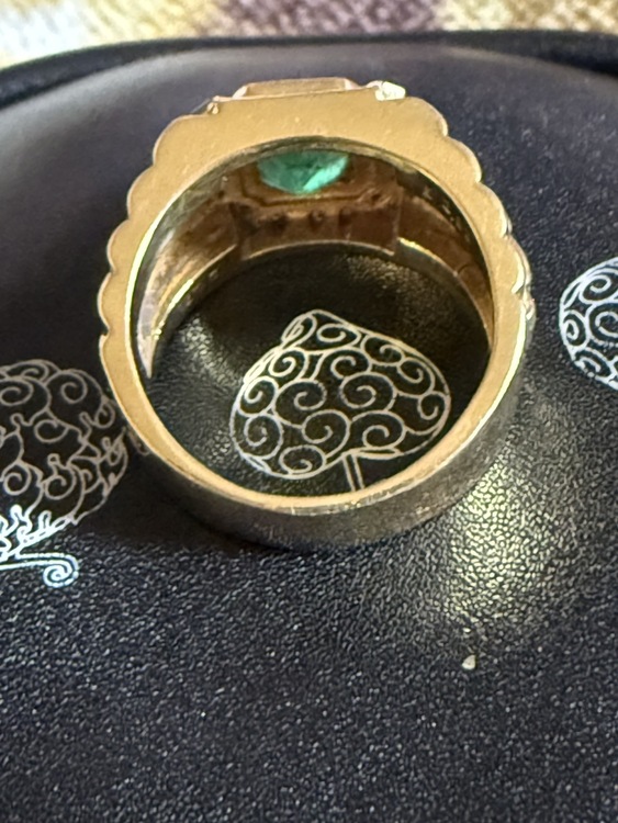 カルティエラブブレスとノーブランドk18とエメラルドリング（金・貴金属）の商品画像 - 査定依頼日：2026年4月2日 - 最高査定価格：2,000,000円