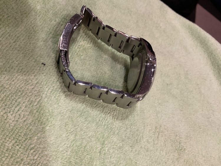 ロレックス エクスプローラー 214270（高級時計）の商品画像 - 査定依頼日：2025年11月12日 - 最高査定価格：1,000,000円