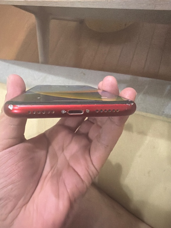 iPhoneXR 128GB au（スマホ）の商品画像 - 査定依頼日：2026年3月30日 - 最高査定価格：4,000円