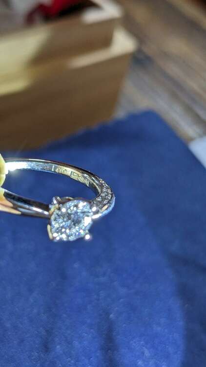 ダイヤ指輪（宝石）の商品画像 - 査定依頼日：2024年1月11日 - 最高査定価格：100,000円