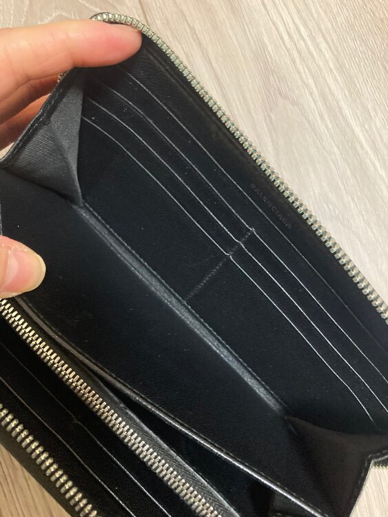 バレンシアガ  （ブランドバッグ）の商品画像 - 査定依頼日：2025年4月5日 - 最高査定価格：15,000円