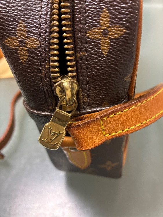 メロカデロ27ショルダーバッグ（ブランドバッグ）の商品画像 - 査定依頼日：2025年12月31日 - 最高査定価格：20,000円