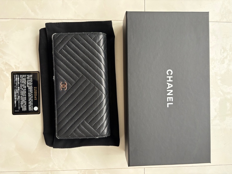 L GUSSET  FLAP WALLET（ブランド財布・小物）の商品画像 - 査定依頼日：2026年3月26日 - 最高査定価格：15,000円