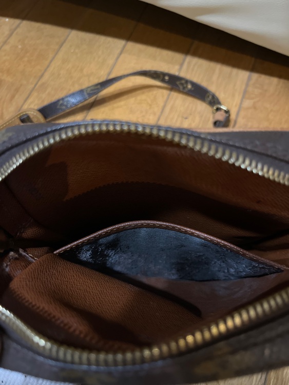 ダヌーヴ（ブランドバッグ）の商品画像 - 査定依頼日：2025年10月16日 - 最高査定価格：20,000円