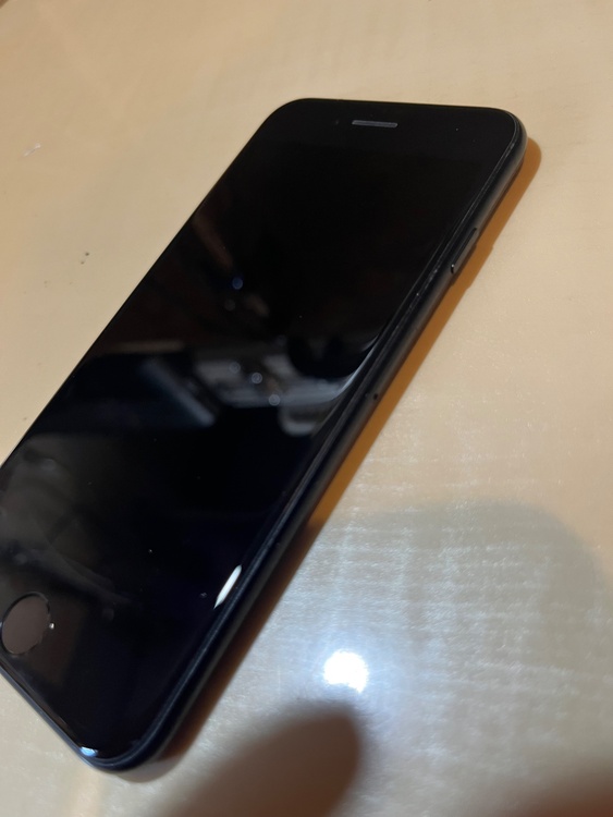 iPhone SE2 128GB ブラック（スマホ）の商品画像 - 査定依頼日：2026年8月20日 - 最高査定価格：9,000円