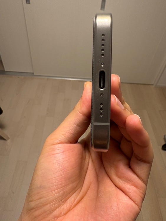 iPhone15pro 256GB ナチュラルチタニウム（スマホ）の商品画像 - 査定依頼日：2025年9月30日 - 最高査定価格：83,000円