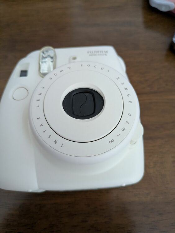 富士フイルムinstaxmini8（カメラ）の商品画像 - 査定依頼日：2025年9月14日 - 最高査定価格：3,000円