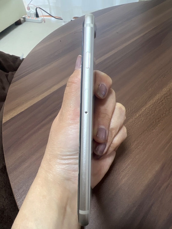 iPhone SE (第 3 世代) 64GB SIMフリー（スマホ）の商品画像 - 査定依頼日：2026年3月1日 - 最高査定価格：20,000円