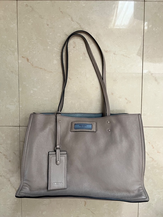 PRADA エティケット トートバッグ（ブランドバッグ）の商品画像 - 査定依頼日：2026年8月20日 - 最高査定価格：50,000円