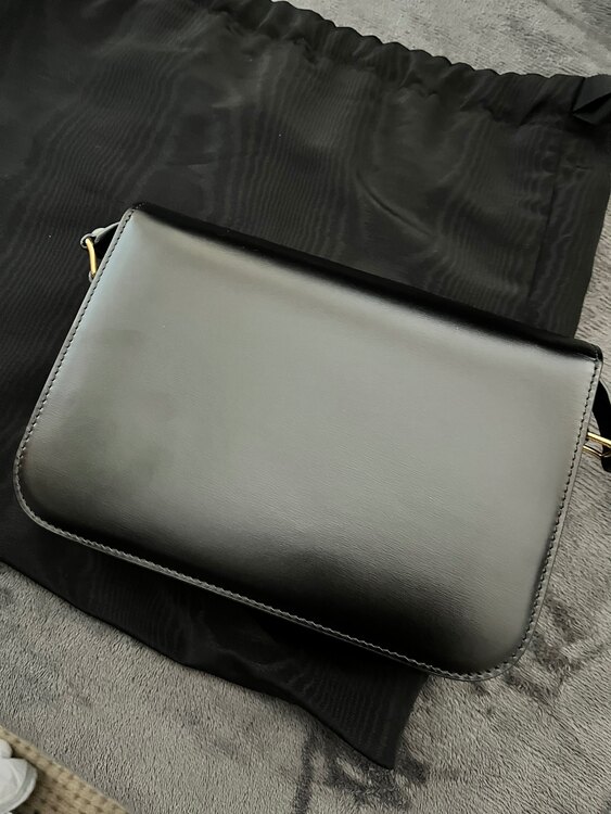 セリーヌ  （ブランドバッグ）の商品画像 - 査定依頼日：2025年2月5日 - 最高査定価格：320,000円