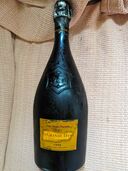 シャンパン ヴーヴ・クリコ （お酒）の商品画像 - 査定依頼日：2025年7月31日 - 最高査定価格：12,500円