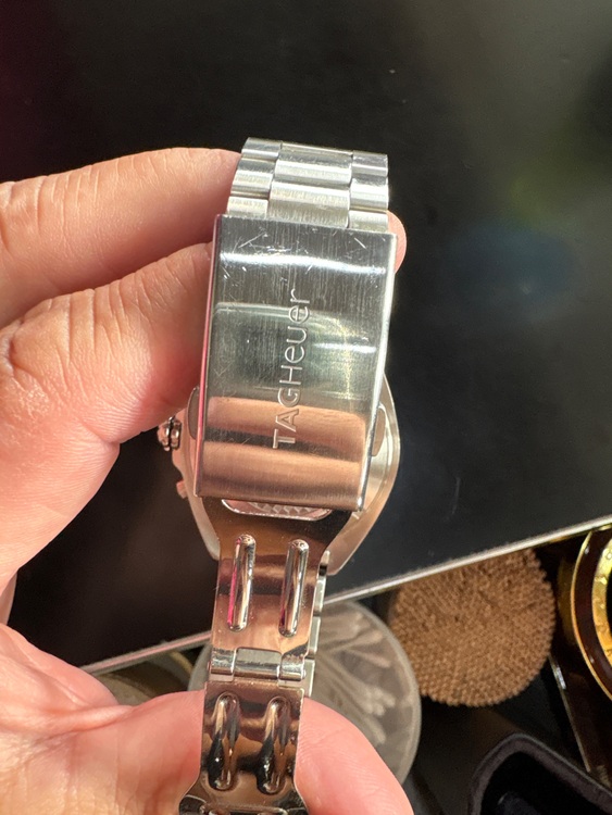 タグホイヤー フォーミュラ caz2010-0 wuu792（高級時計）の商品画像 - 査定依頼日：2025年6月28日 - 最高査定価格：140,000円