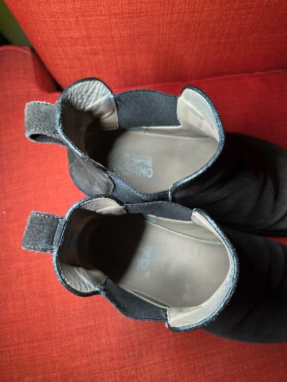 サルバトーレフェラガモサイドゴアブーツスエード（古着・ファッション）の商品画像 - 査定依頼日：2026年2月26日 - 最高査定価格：3,000円