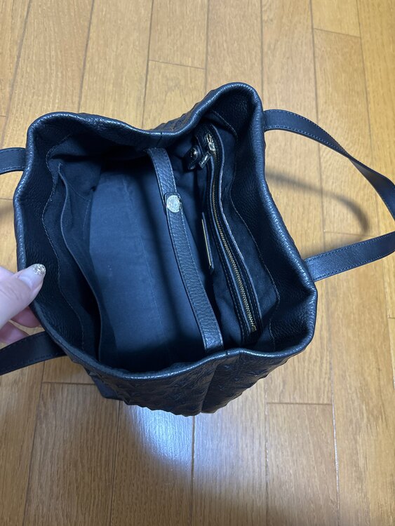 ジミーチュウ  （ブランドバッグ）の商品画像 - 査定依頼日：2025年3月23日 - 最高査定価格：25,000円