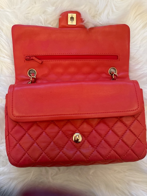 マトラッセ　ラムスキン　赤（ブランドバッグ）の商品画像 - 査定依頼日：2026年3月25日 - 最高査定価格：320,000円