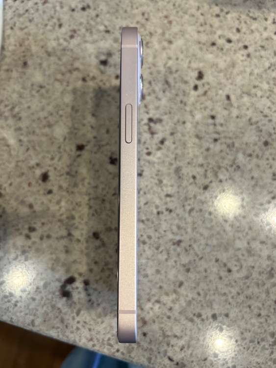 iPhone 13 128GB Softbank（スマホ）の商品画像 - 査定依頼日：2026年4月19日 - 最高査定価格：36,000円