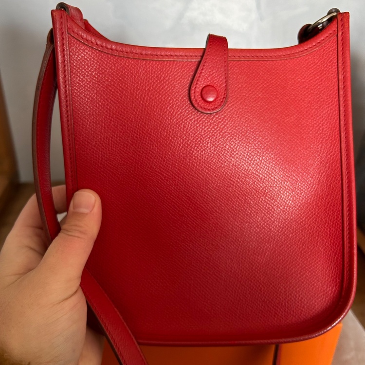 エヴリンTPM（ブランドバッグ）の商品画像 - 査定依頼日：2026年1月30日 - 最高査定価格：250,000円