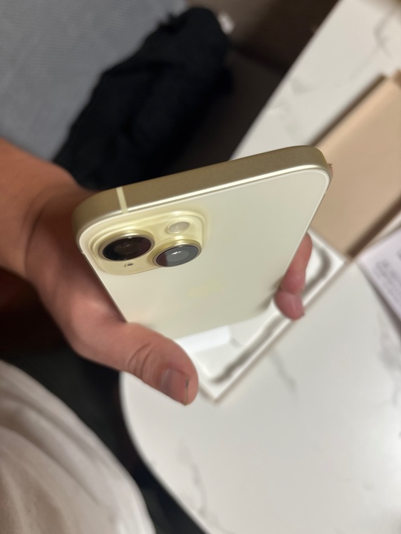 iPhone iPhone 15 128GB SIMフリー（スマホ）の商品画像 - 査定依頼日：2026年9月18日 - 最高査定価格：66,000円