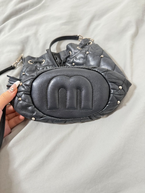 ミュウミュウ  （ブランドバッグ）の商品画像 - 査定依頼日：2025年11月26日 - 最高査定価格：25,000円