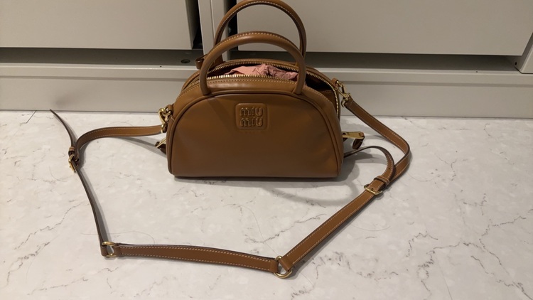 ミュウミュウ  （ブランドバッグ）の商品画像 - 査定依頼日：2025年7月16日 - 最高査定価格：180,000円