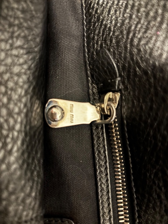 ミュウミュウ  （ブランドバッグ）の商品画像 - 査定依頼日：2025年12月15日 - 最高査定価格：35,000円