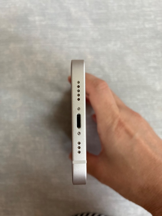 iPhone13 128GB スターライト（スマホ）の商品画像 - 査定依頼日：2026年8月29日 - 最高査定価格：29,000円