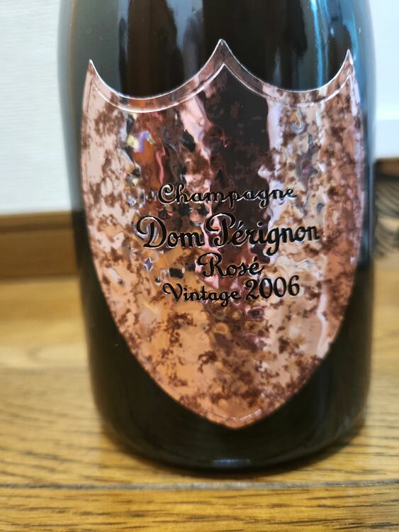 ドン・ペリニヨンロゼ　レニー・クラヴィッツエディション（お酒）の商品画像 - 査定依頼日：2025年6月6日 - 最高査定価格：33,000円