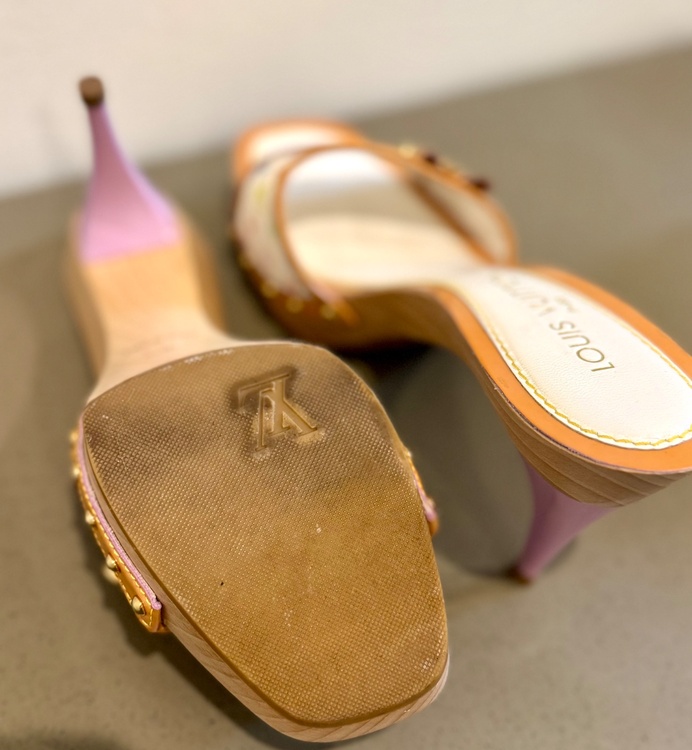 モノグラム・マルチカラー ミュールサンダル（古着・ファッション）の商品画像 - 査定依頼日：2025年12月7日 - 最高査定価格：100,000円