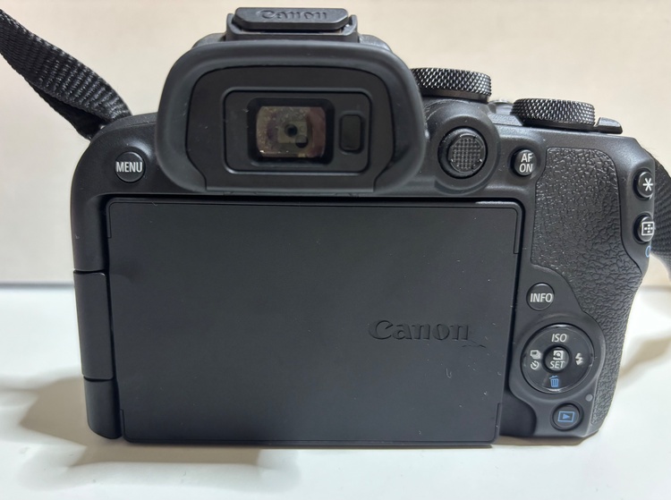 EOS R10（カメラ）の商品画像 - 査定依頼日：2026年4月11日 - 最高査定価格：75,000円