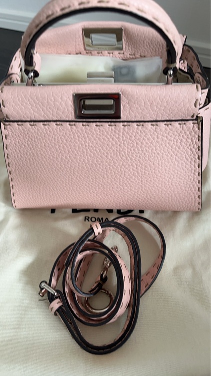 ピーカブーミニ（ブランドバッグ）の商品画像 - 査定依頼日：2025年11月24日 - 最高査定価格：250,000円