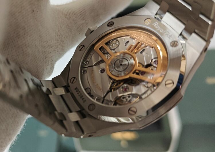 ロイヤルオーク ブラック15510ST（高級時計）の商品画像 - 査定依頼日：2025年11月29日 - 最高査定価格：6,820,000円