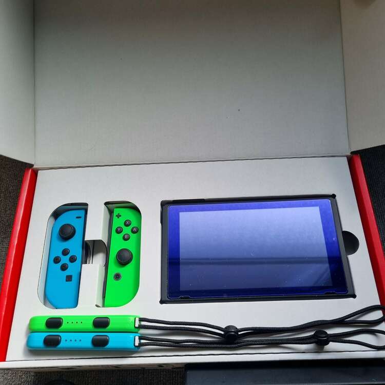 任天堂スウィッチ本体（ゲーム機本体・ゲームソフト）の商品画像 - 査定依頼日：2025年4月15日 - 最高査定価格：10,000円