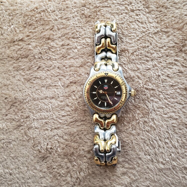 タグホイヤープロフェッショナル200（高級時計）の商品画像 - 査定依頼日：2026年1月18日 - 最高査定価格：42,000円